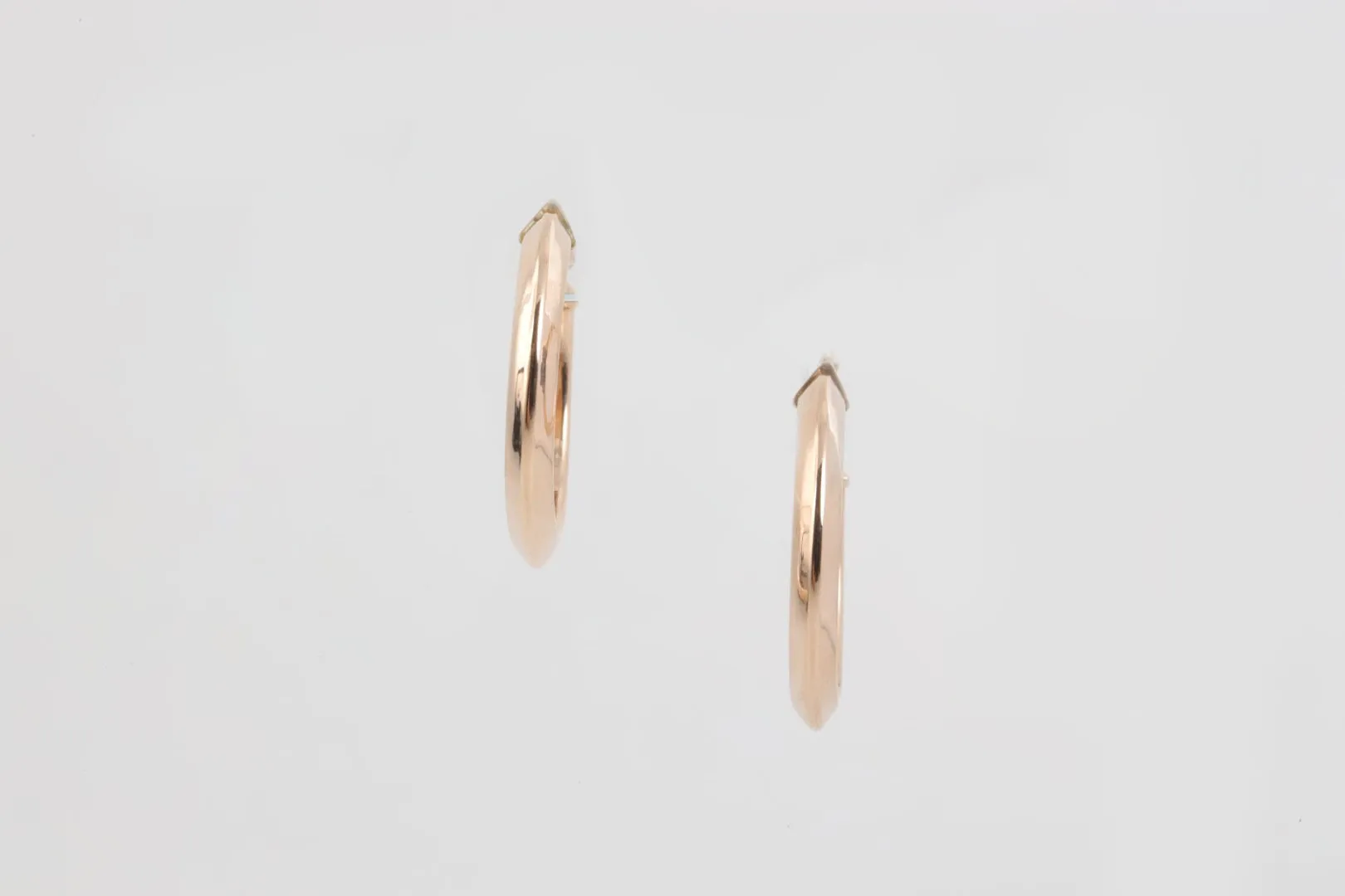 10k Rose Gold Hoop Earrings (0.86g.)