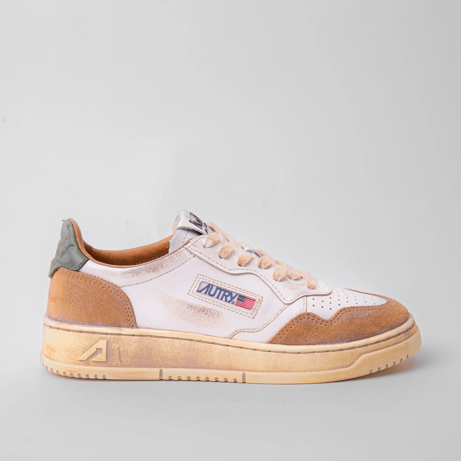 AUTRY SNEAKERS SUPERVINTAGE LOW AVLW-LS 03 