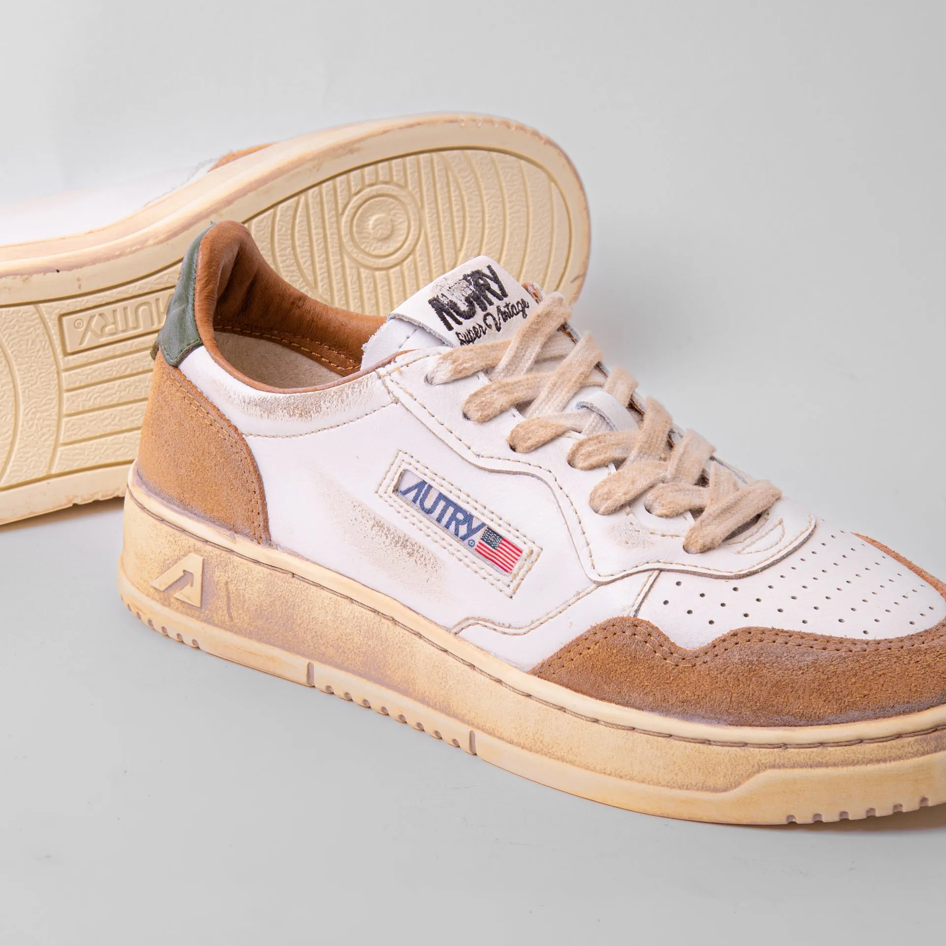 AUTRY SNEAKERS SUPERVINTAGE LOW AVLW-LS 03 