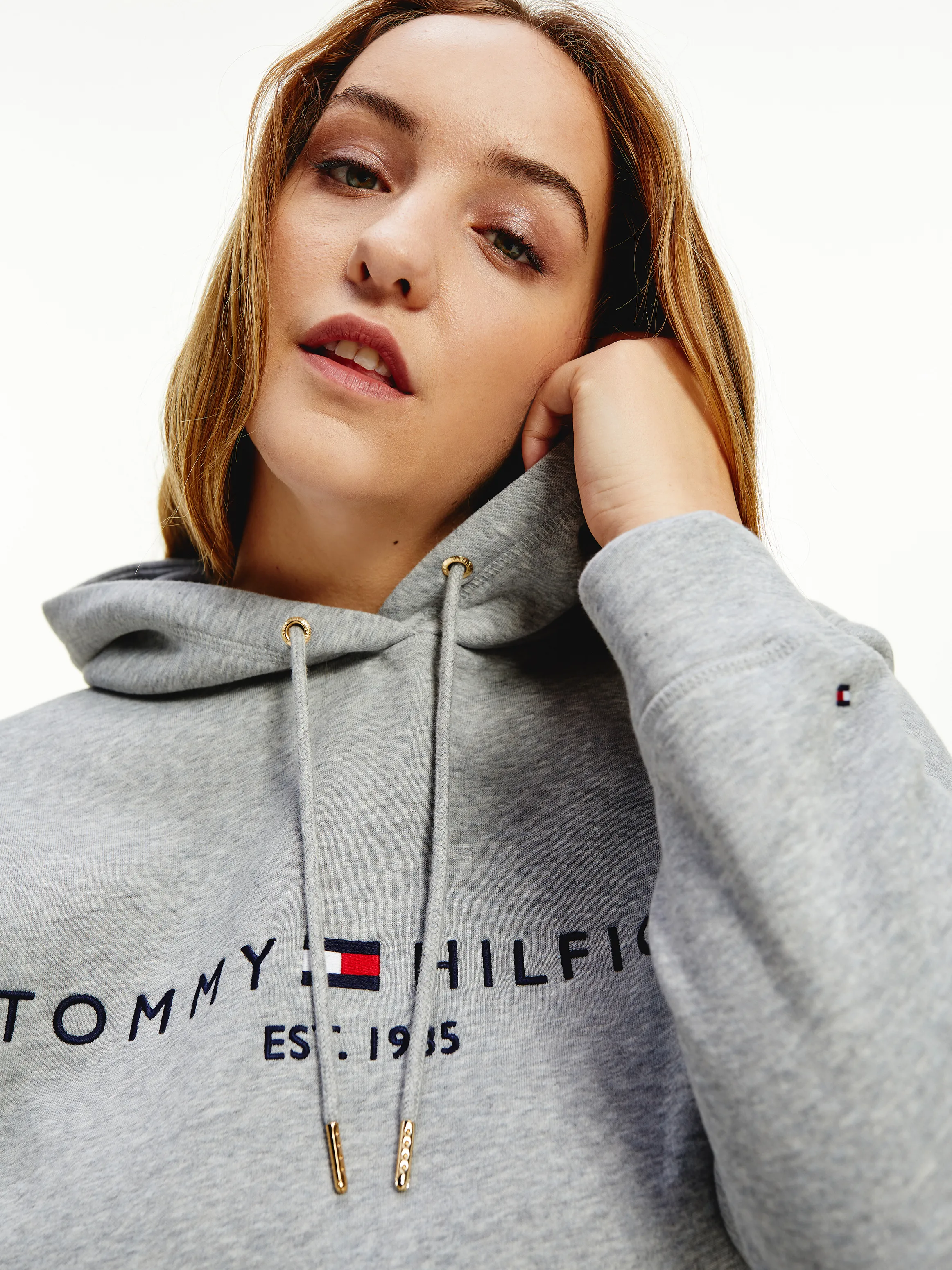 Essential Curve Logo Hoodie  |Sweatshirts & Hoodies | Tommy Hilfiger