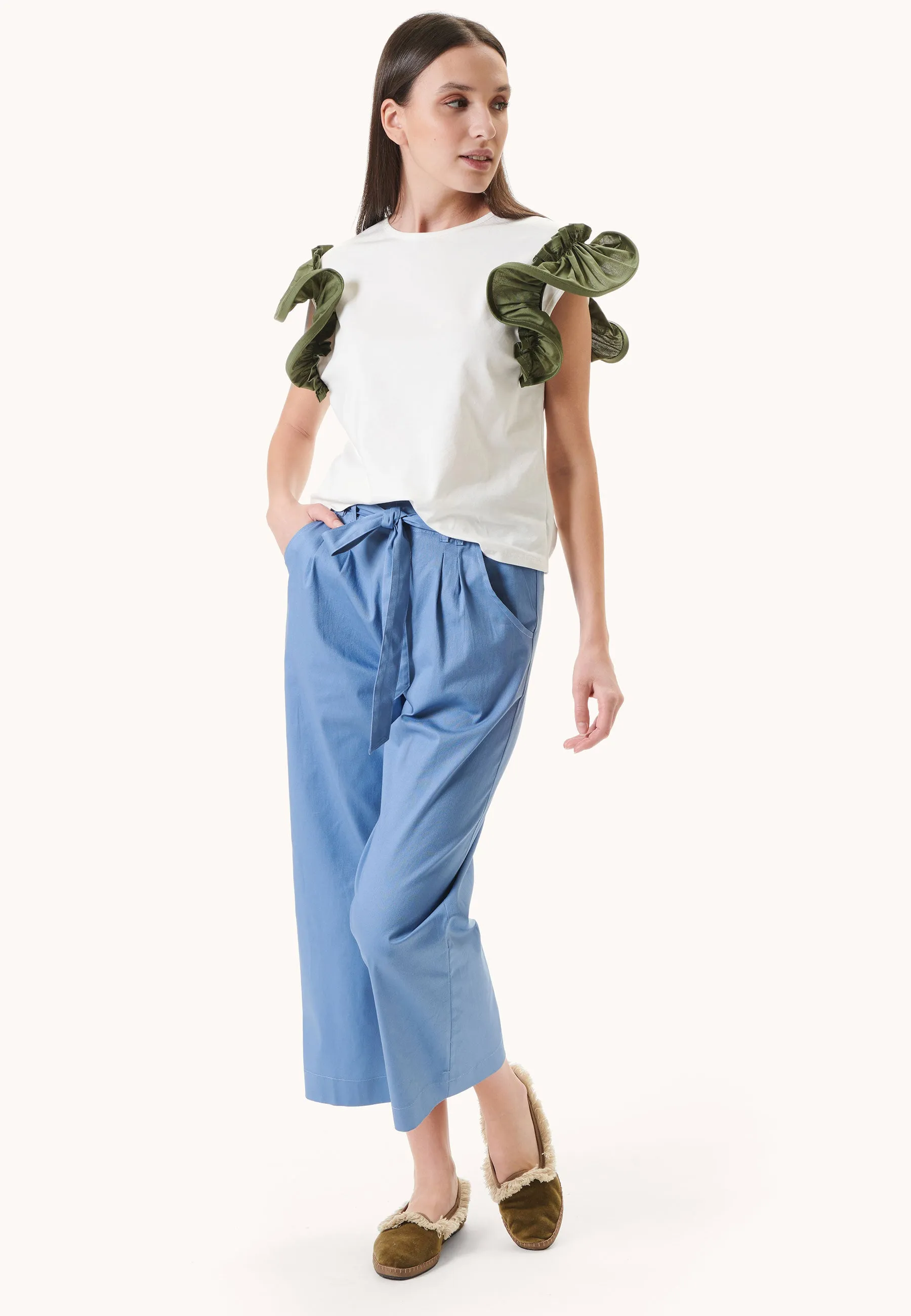 Pantalone cropped con vita arricciata